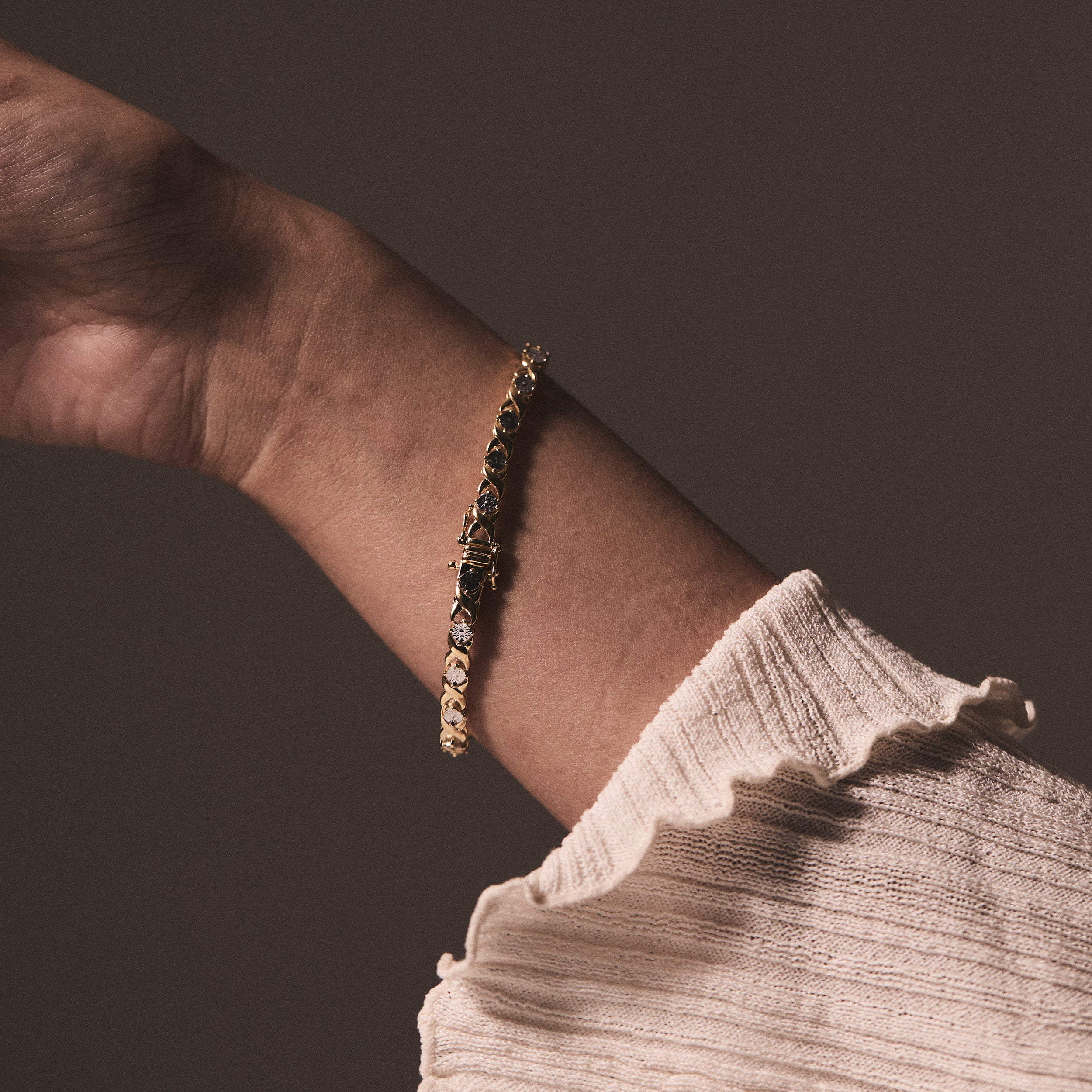 Diamond Kisses Bracelet With 0.05ct Set in 18K Gold Vermeil